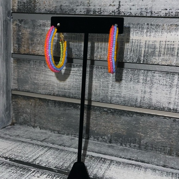 Multi color hoop earrings - Picture 2 of 3